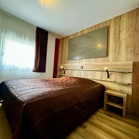 Logis De La Gare Hotel