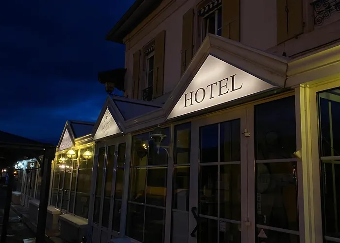 Logis De La Gare Hotell
