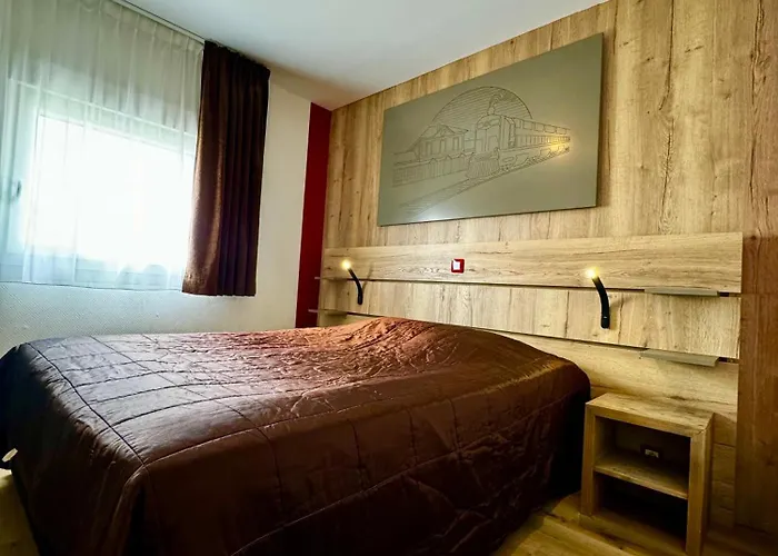 Logis De La Gare Hotell