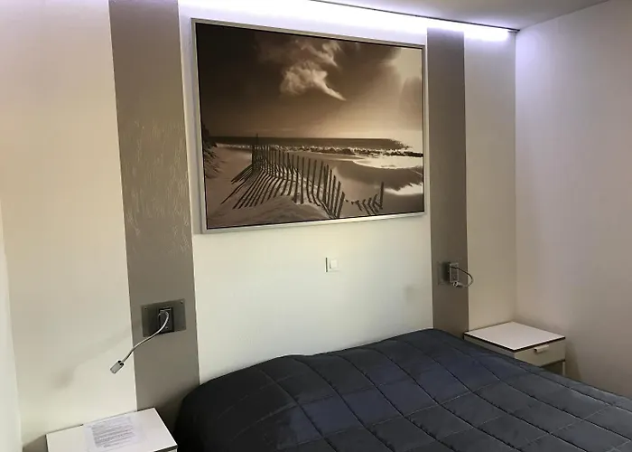 Logis De La Gare Hotell