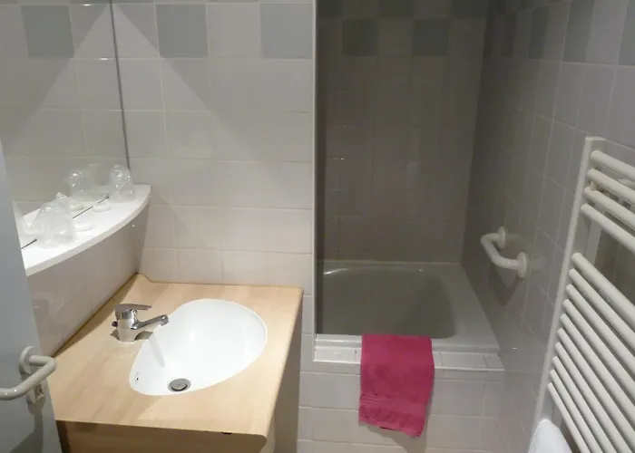 Logis De La Gare Hotell