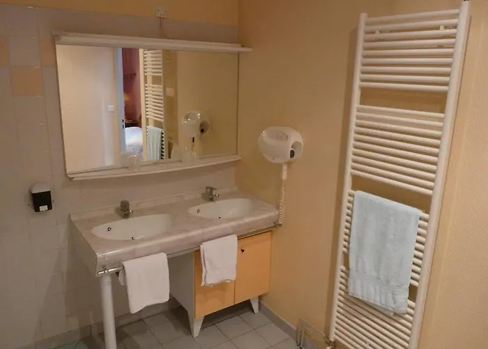 Logis De La Gare Hotell